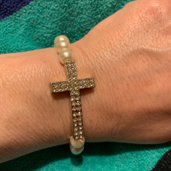 Jewelry - Faux Pearl and Crystal Cross stretchy Bracelet